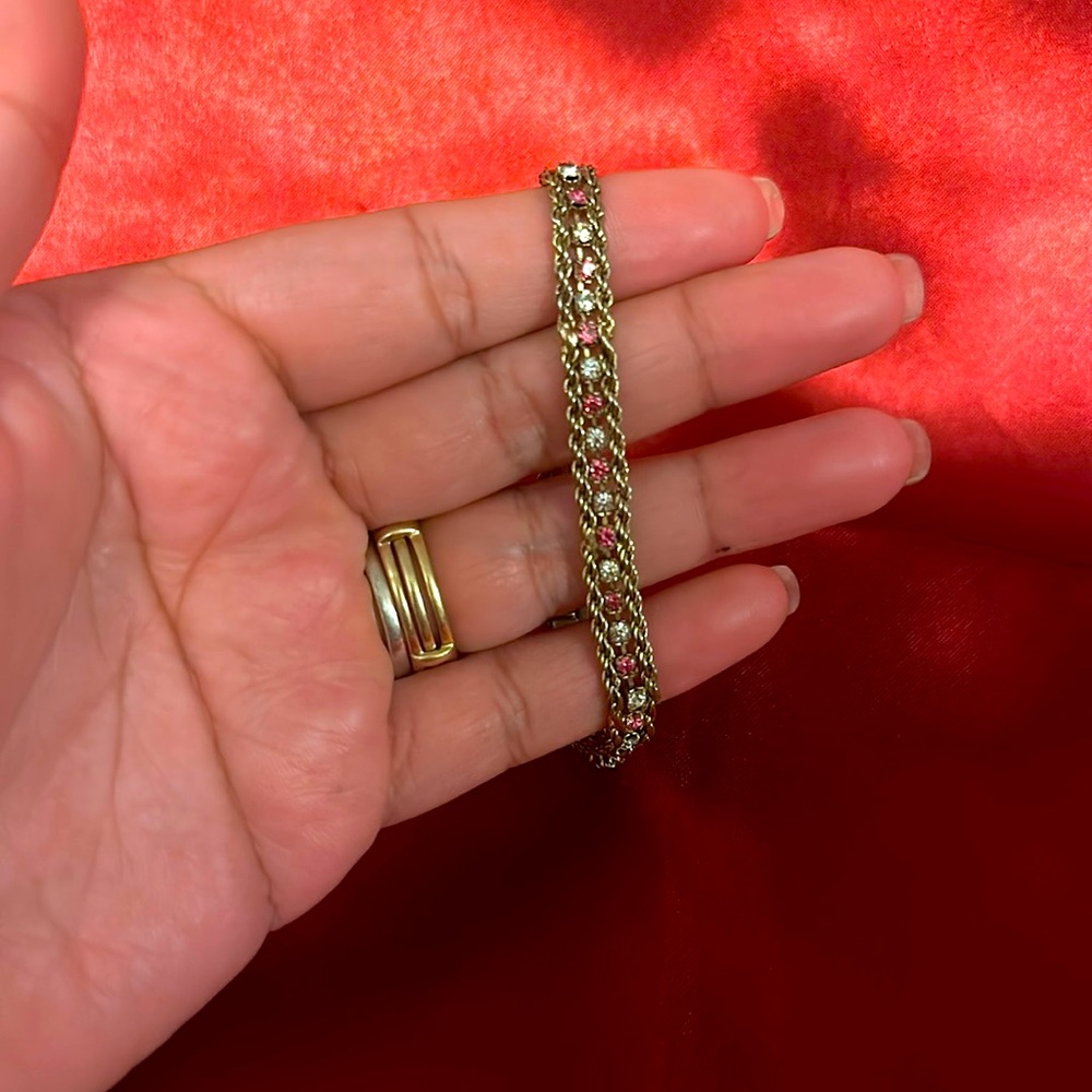Cute gem bracelet 🩷🤍